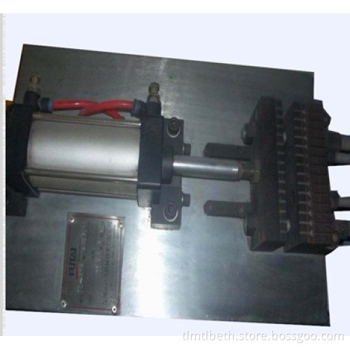Manual plug to pin assembling machine